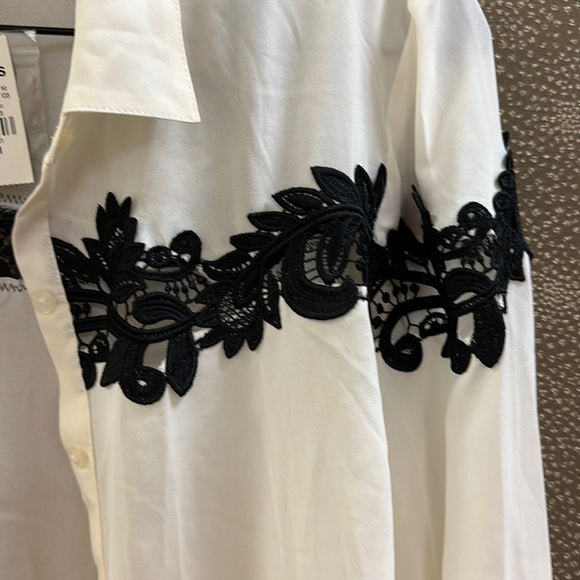 🔥🔥🔥NEW Express Light Button Down Shirt Blouse - Picture 4 of 7